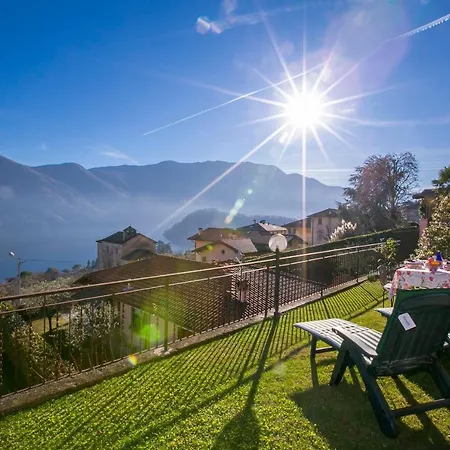 Sleeps 6 Apartment Mezzegra