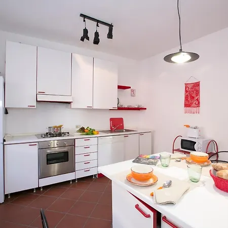 Apartment Sleeps 6 Mezzegra