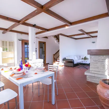 Apartment Sleeps 6 Mezzegra