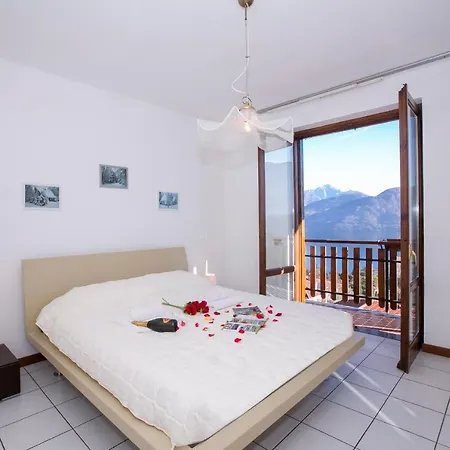 Apartment Sleeps 6 Mezzegra